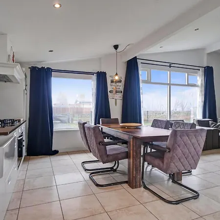 Beau - Aan Zee Villa *